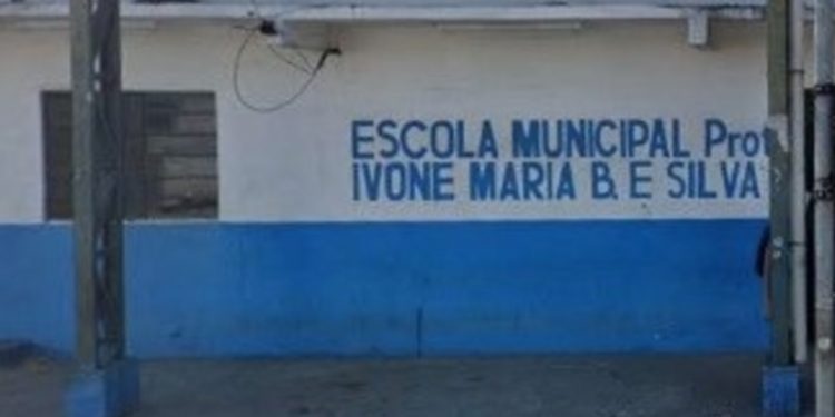 Mãe de aluno beijado por zelador em escola de Manaus diz que filho está com trauma: ‘ele se arranhou todo’