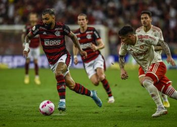 Flamengo ouve vaias no Maracanã e empata sem gols com o Internacional