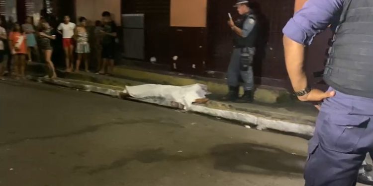 Caminhado em rua do Morro da Liberdade, jovem é executado a tiros