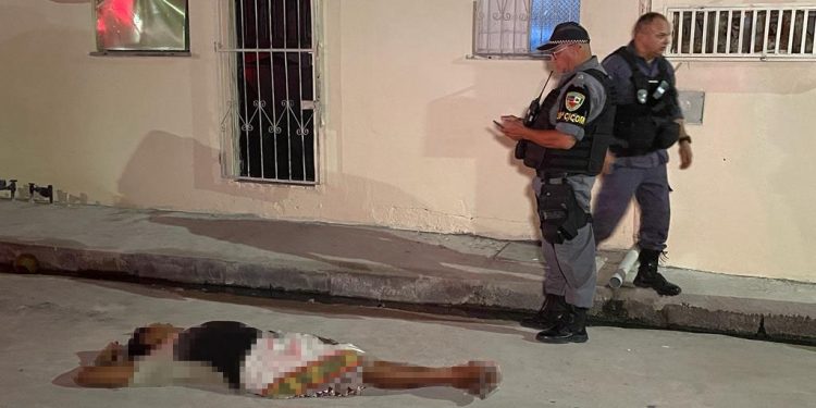 Pistoleiros executam homens com vários tiros na cabeça no Jorge Teixeira