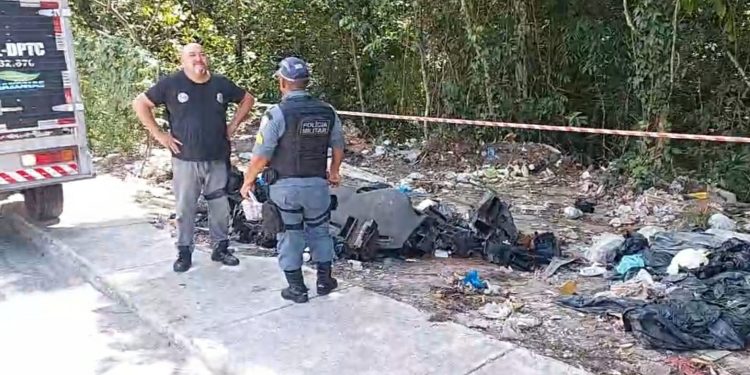 Vigilante encontra corpo em área de mata no Cidade de Deus enquanto alimentava cão de rua