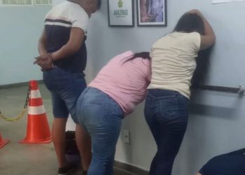 Quarteto faz rancho em supermercado e tenta sair de fininho sem pagar