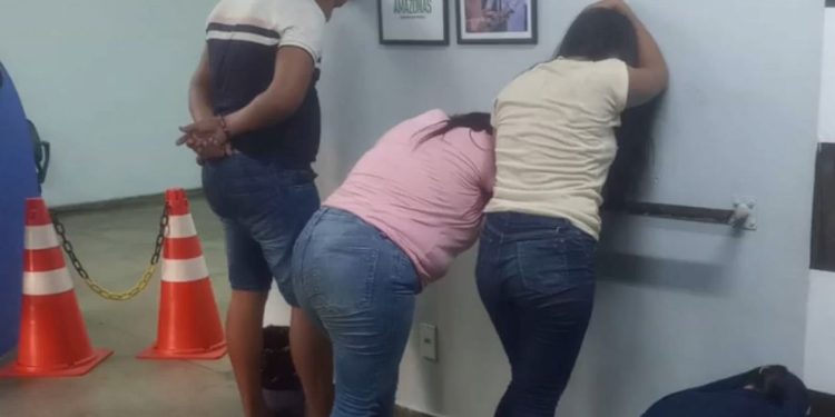 Quarteto faz rancho em supermercado e tenta sair de fininho sem pagar