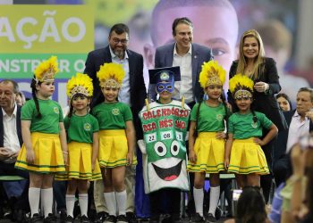 Governo do Amazonas e prefeitos assinam acorod para alfabetizar crianças até o final do 2º ano