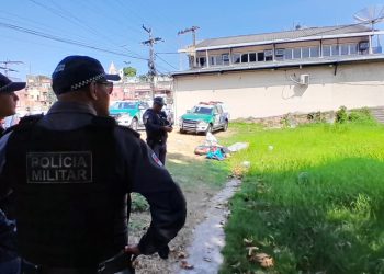 Embrulhado em lona, cadáver masculino é encontrado no São Raimundo