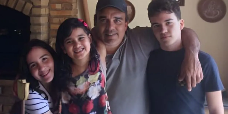 No Dia dos Pais, homem morre de câncer da mesma forma que os três filhos morreram
