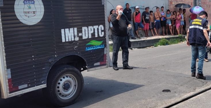 Traficantes matam homem com mais de 10 tiros em Manaus e ameaçam quem falar sobre o crime