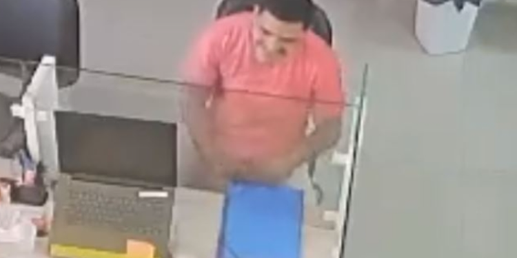 Esse é dos ‘bons’: suspeito de assalto em Manaus vai preso ao esquecer currículo no local do crime