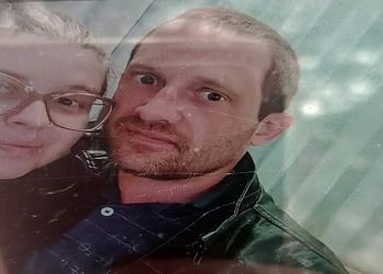 Pai encontra filha morta com terço e pedaço de bíblia após receber confissão do genro: ‘Sinto muito’