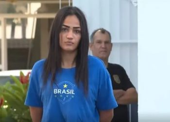 Filho de 6 anos pede e mãe acusada de liderar tráfico se entrega: ‘me sentia um lixo’