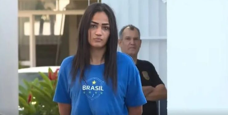 Filho de 6 anos pede e mãe acusada de liderar tráfico se entrega: ‘me sentia um lixo’