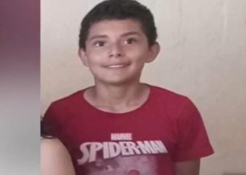 Mãe procura filho em Manaus após confusão em escola da Compensa