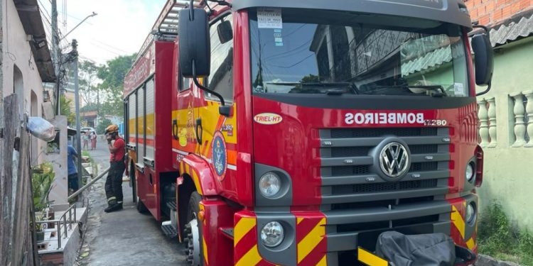 Mulher aluga casa no Petrópolis e perde tudo em incêndio três dias depois