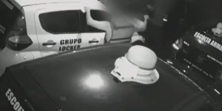 Vídeo: Vigilante é assassinado pelo próprio colega de trabalho durante surto
