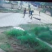 Vídeo mostra jovens de 14 a 16 anos tentando matar na porrada homem em Eirunepé; eles foram apreendidos