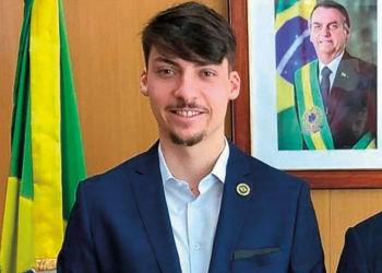 Jair Renan Bolsonaro é alvo de mandado de busca e apreensão por esquema de lavagem de dinheiro