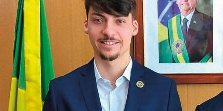 Jair Renan Bolsonaro é alvo de mandado de busca e apreensão por esquema de lavagem de dinheiro