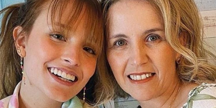 ‘Excesso de zelo’, admite mãe de Larissa Manoela em 1ª entrevista após revelações da filha