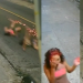 Câmeras flagram novinhas sendo ‘raladas’ no asfalto após queda de moto em Manaus; veja