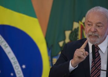 Lula inaugura cabo de fibra ótica de Santarém a Manaus para “filho do pobre” acessar internet