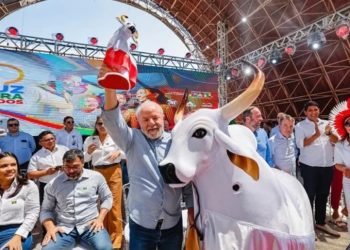 Lula diz em Parintins que não teme ser morto: ‘cachorro que late, não morde’