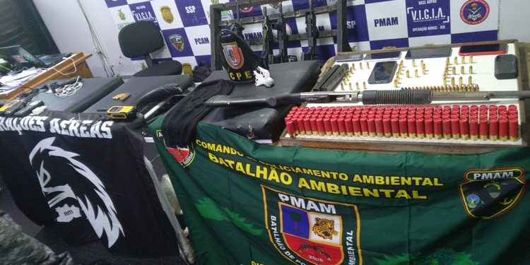 Polícia Militar apreende material de guerra de piratas dos rios em Coari