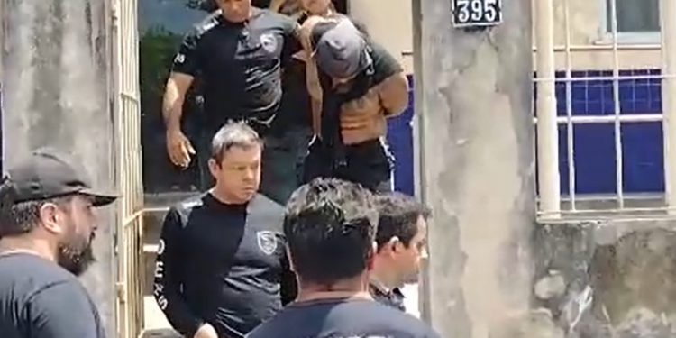 Vídeo: suspeito de matar grávida em Manaus, Gil Monteiro é xingado em Óbidos: ‘vai morrer’