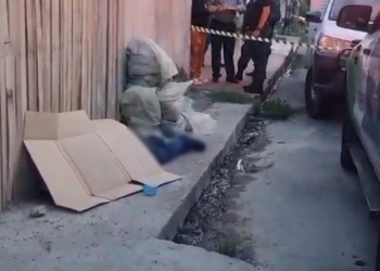 Homem é morto com vários tiros no bairro São José e porção de droga é encontrada no bolso dele