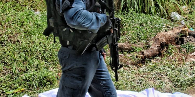 Polícia é chamada ao Jorge Teixeira para identificar cadáver em beco