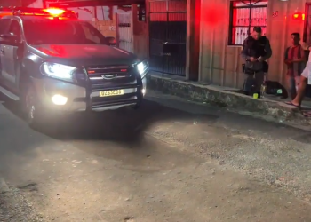 Mãe fica ferida após tentar salvar o filho de ser morto a tiros