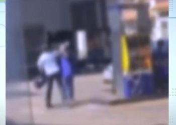 Vídeo: Casal sai no tapa com motorista de ônibus após ele não parar na parada certa