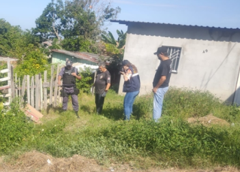 Após gritos e barulho de tiro, homem é encontrado morto a tiros e com pescoço cortado em Manaus