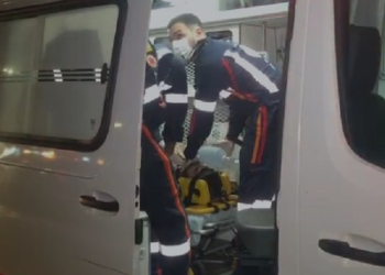 Depois de comprar e não pagar o bagulho, homem é espancado e quase morre nas mãos do Tribunal do Crime