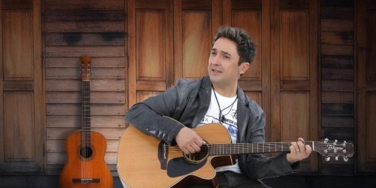 Casa de Praia Zezinho Corrêa recebe o artista Tom Cleber neste domingo, 27/8