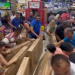 Vídeo: Promoção errada no Dia dos Pais no Carrefour oferta TV por R$ 105 e consumidores piram