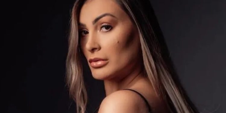 Vídeo: Andressa Urach vende rifa de R$ 1,99 para quem quiser ter encontro íntimo com ela