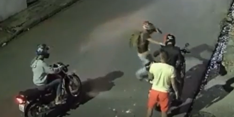 Revoltante: motoqueiro de app tem a moto roubada por dupla ao deixar passageiro em Manaus; veja