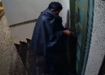 Homem se fantasia de ‘lixo’ para assaltar condômino; veja o vídeo