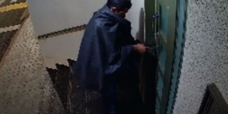 Homem se fantasia de ‘lixo’ para assaltar condômino; veja o vídeo