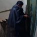 Homem se fantasia de ‘lixo’ para assaltar condômino; veja o vídeo
