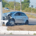 Motorista perde controle de veículo e atinge poste de iluminação pública