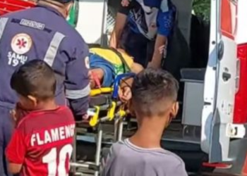 Revoltado com agressões, homem quebra cabeça do ex-padrastro na porrada