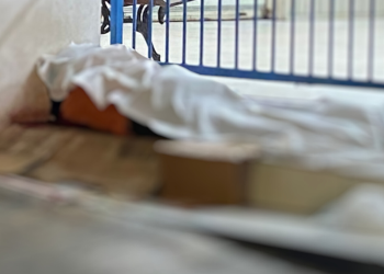 Pistoleiro a pé executa morador de rua em calçado do Centro de Manaus