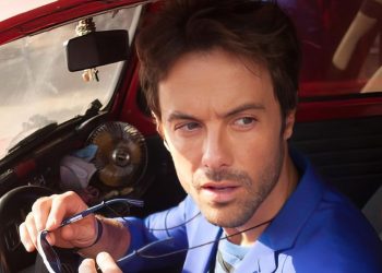 Quase um mês após atropelamento, ator Kayky Brito recebe alta