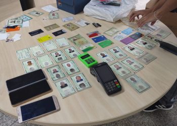 PC-AM prende dupla de estelionatários em posse de diversos documentos falsos em Manaus