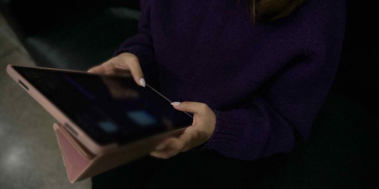 Tarado fingia ser menina para praticar crime de pedofilia na internet com vítimas de Manaus