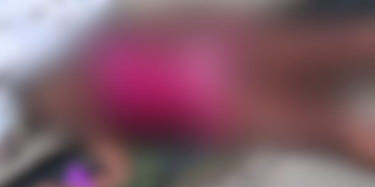 Bandidos matam travesti no Cidade de Deus e jogam cadáver na rua