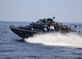 Wilson Lima equipa segurança pública com lanchas blindadas