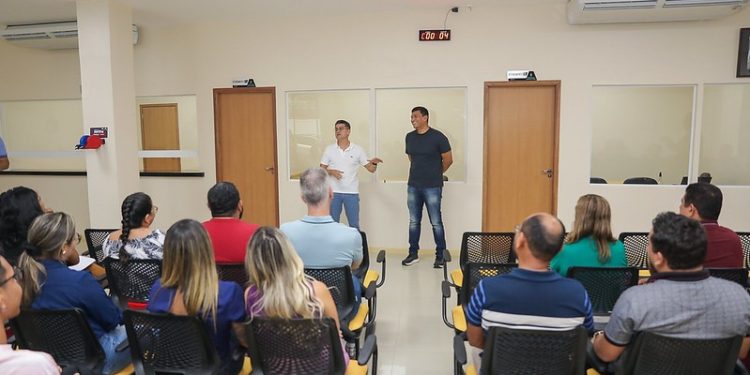Prefeito David Almeida lança sistema de cadastro nos programas de habitação