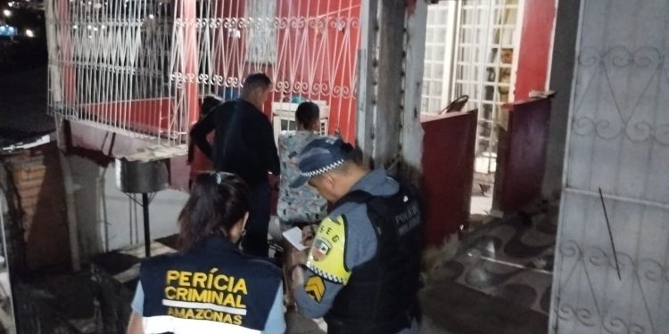 Homem é perseguido, tenta se esconder em casa de vizinho, mas acaba morto